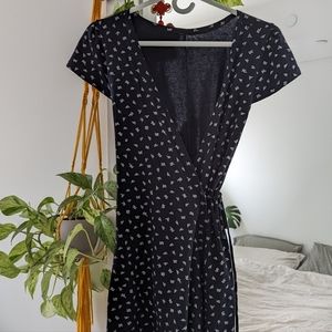 Brandy Melville Robbie tie dress